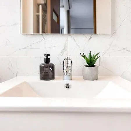 Apartment White Heaven - Stylish 9th-floor With Views