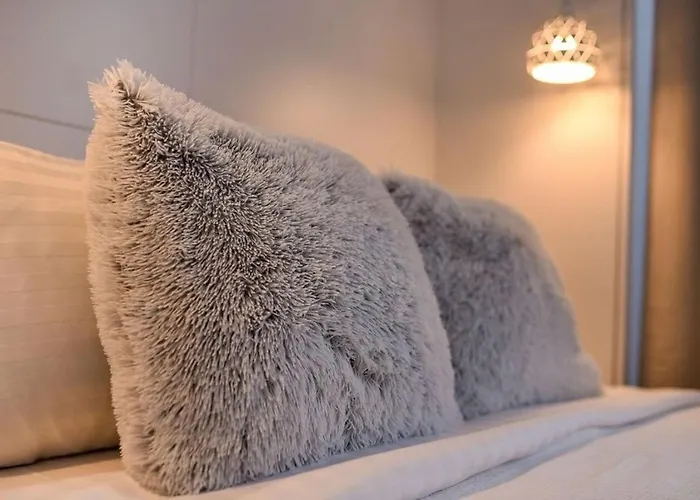 White Heaven - Stylish 9th-floor With Views 아파트 부쿠레슈티