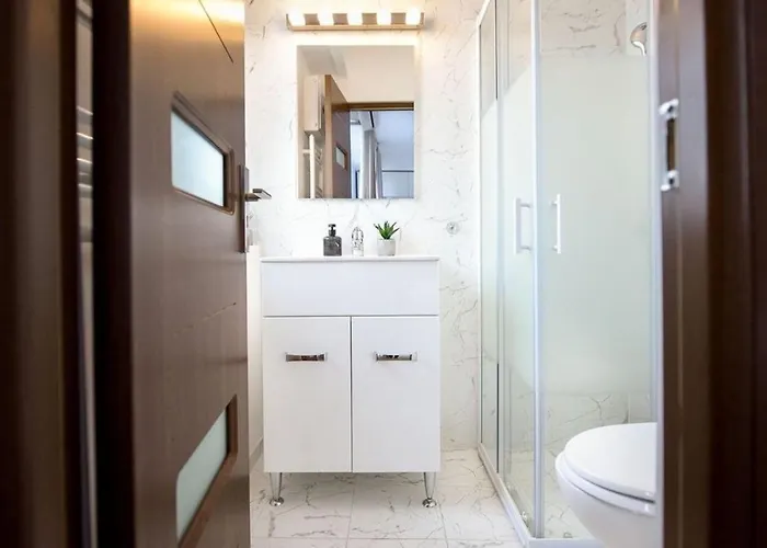 White Heaven - Stylish 9th-floor With Views * 부쿠레슈티