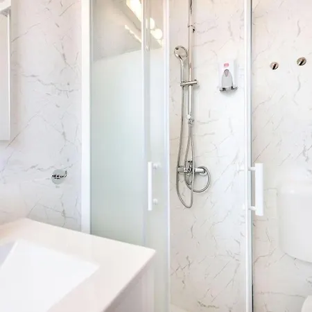 Appartement White Heaven - Stylish 9th-floor With Views Boekarest