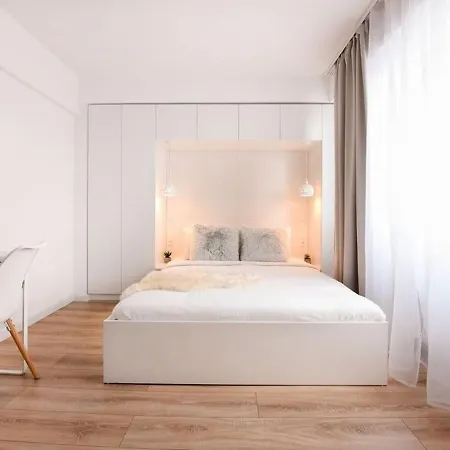 White Heaven - Stylish 9th-floor With Views *