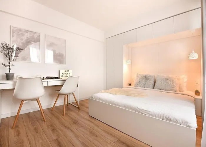 Lägenhet White Heaven - Stylish 9th-floor With Views Bukarest