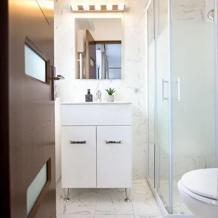 White Heaven - Stylish 9th-floor With Views * 布加勒斯特