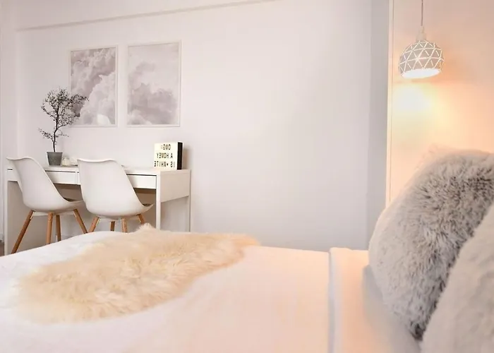 White Heaven - Stylish 9th-floor With Views * Bucarest